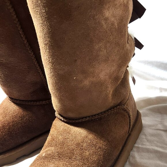 Girls’ UGG Bailey Bow II Boots – Size 2 – Chestnut Suede with Satin Ribbons - Picture 6 of 12
